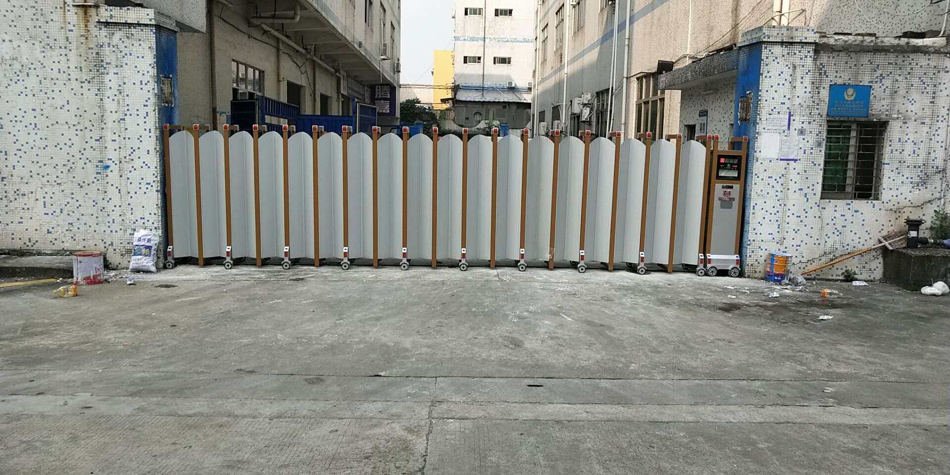 深圳福永社區(qū)電動(dòng)屏風(fēng)門(mén)案例  Zoje-Y908