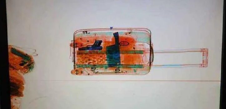 那過(guò)安檢門時(shí),男孩子有木有想過(guò)你的隱私保護(hù)會(huì)在儀器設(shè)備 上邊 曝露 出去 呢?